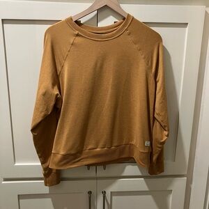 Vuori long sleeve halo crew. Size small.